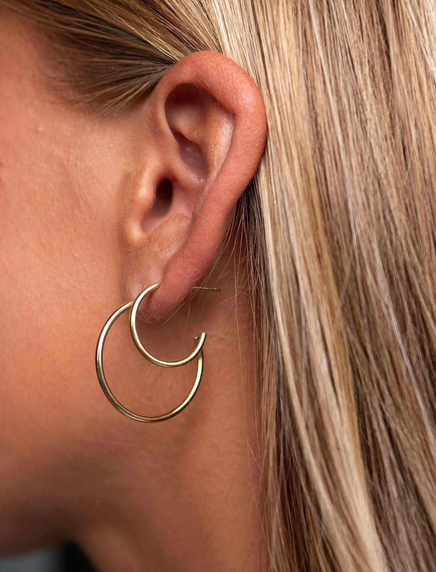 18K GOLDEN HOOPS