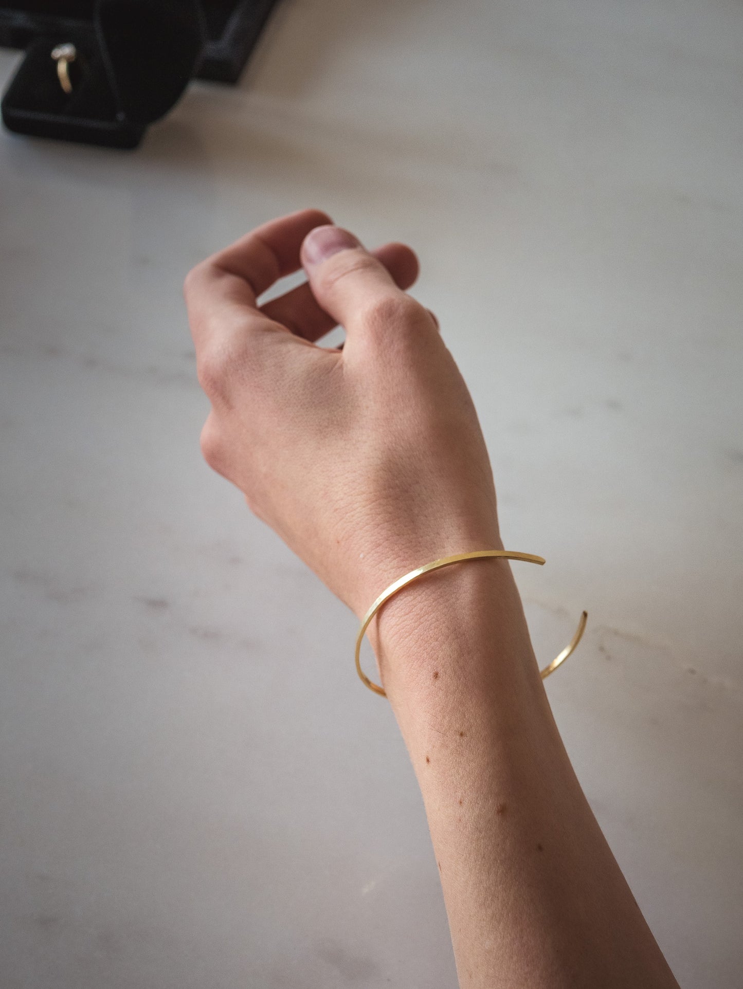 18K SLIGHTLY HAMMERED SIGNATURE  BRACELET